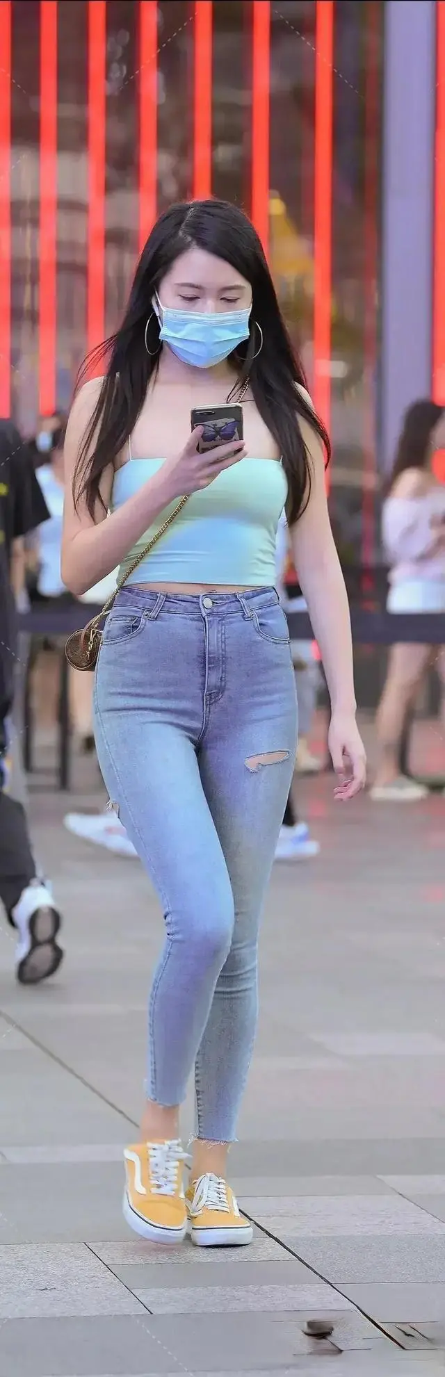 How to dress like an Asian woman