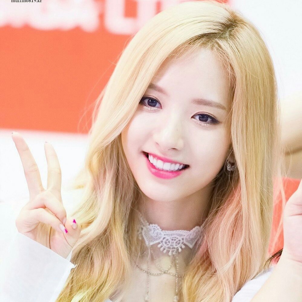 Bona Singer Biography